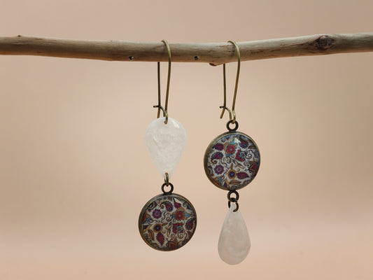 Boucles d’oreilles asymétriques – Dentelle florale nacrée