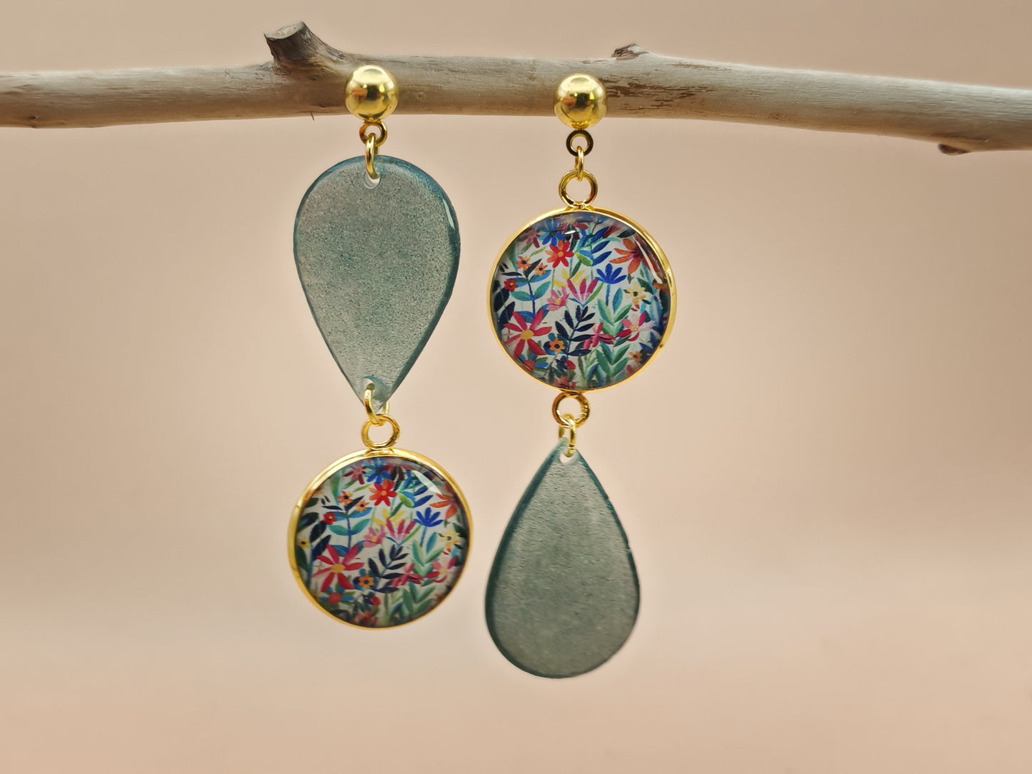 Boucles d’oreilles asymétriques – Herbier d’ombre et de lumière