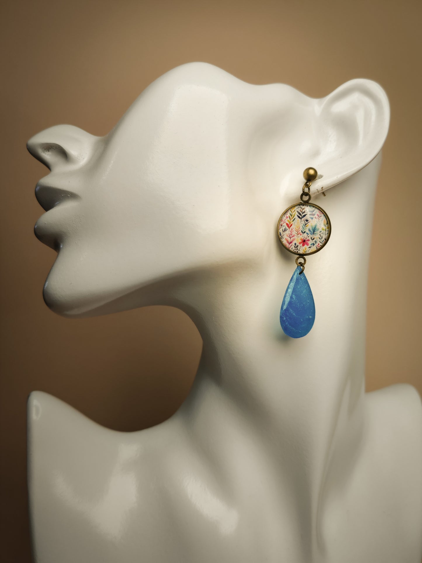 Boucles d’oreilles asymétriques – Floraison azurée