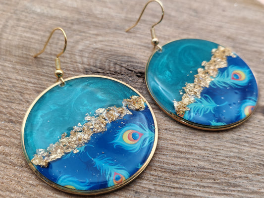 Boucles d’oreilles pendantes – Plumes célestes et éclat doré