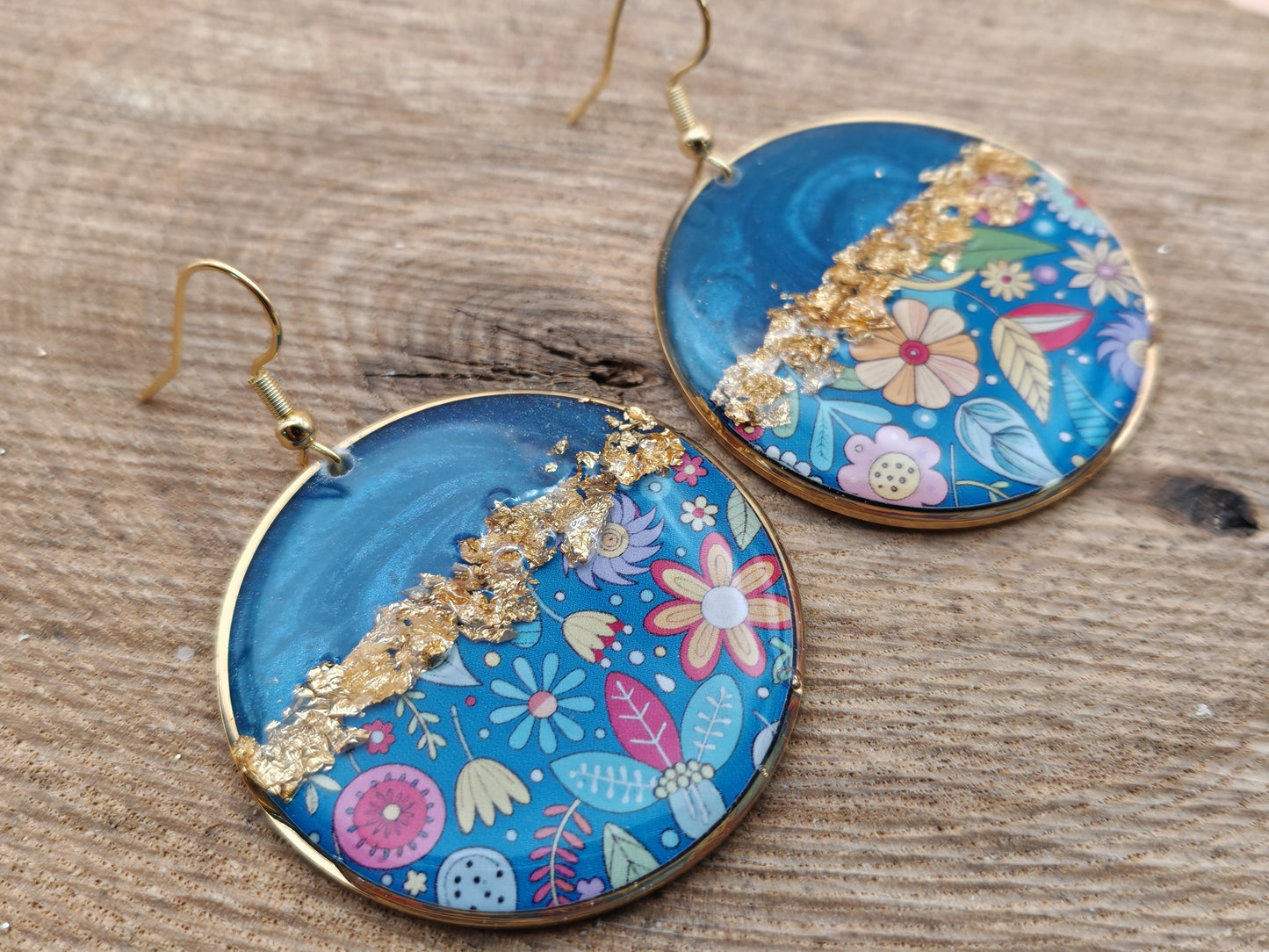 Boucles d’oreilles pendantes – Jardin bleu et éclats dorés