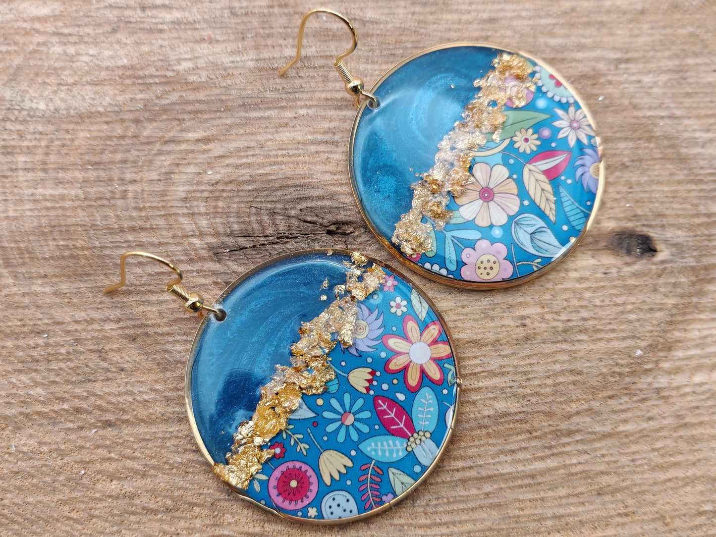 Boucles d’oreilles pendantes – Jardin bleu et éclats dorés