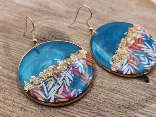 Boucles d’oreilles pendantes – Feuillages colorés et éclats dorés