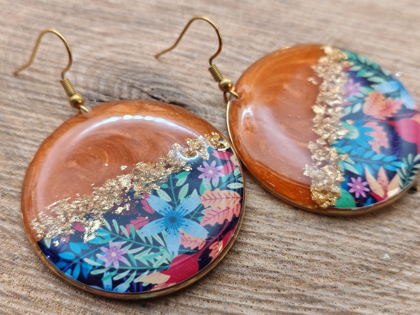 Boucles d’oreilles pendantes – Orangé lumineux et floraison sauvage