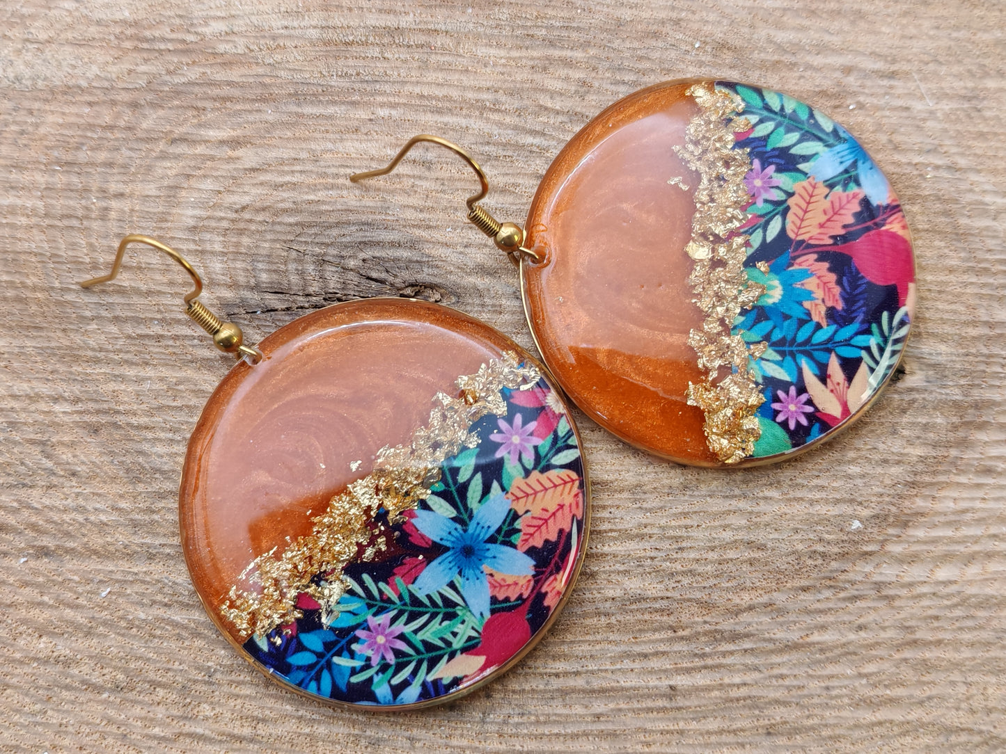 Boucles d’oreilles pendantes – Orangé lumineux et floraison sauvage