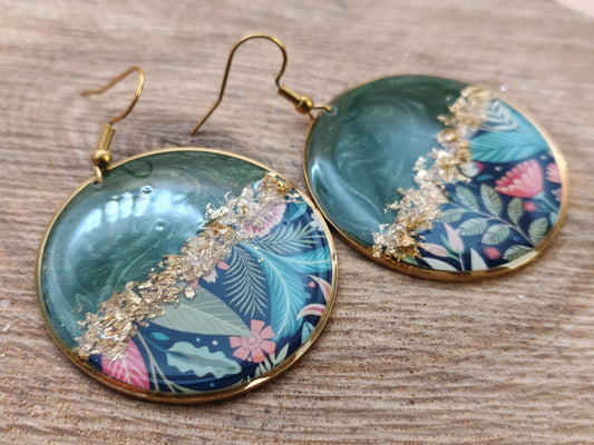 Boucles d’oreilles pendantes – Vert profond et feuillage délicat