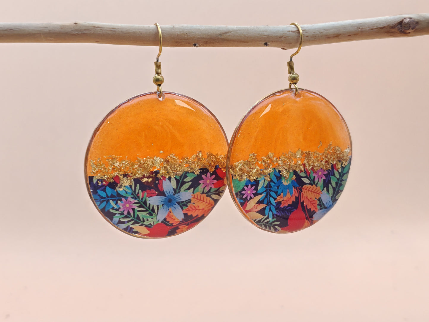 Boucles d’oreilles pendantes – Orangé lumineux et floraison sauvage