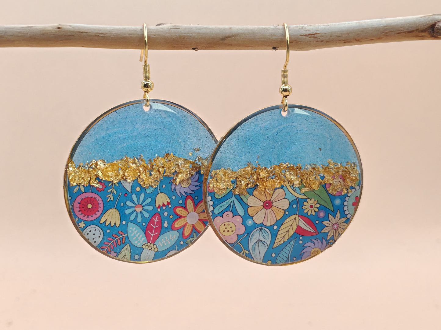 Boucles d’oreilles pendantes – Jardin bleu et éclats dorés