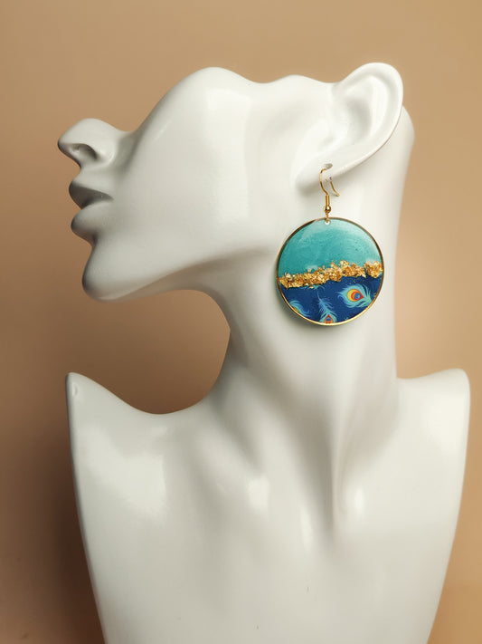 Boucles d’oreilles pendantes – Plumes célestes et éclat doré