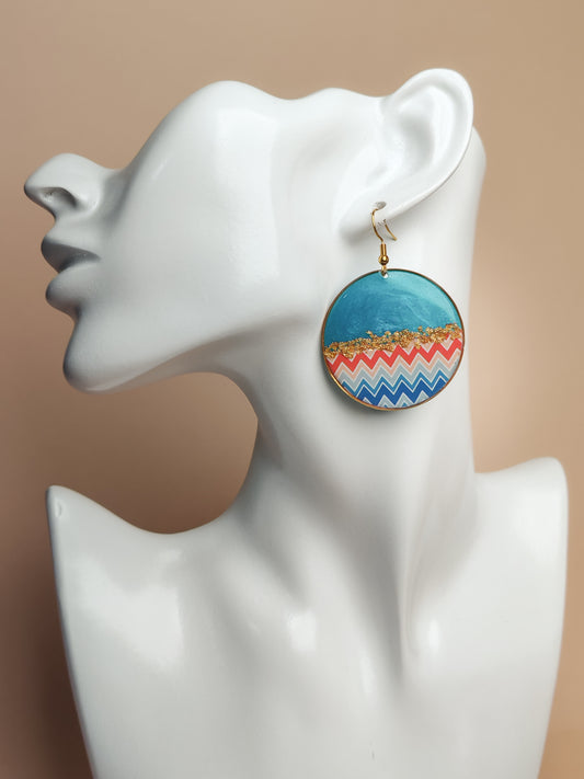 Boucles d’oreilles pendantes – Zigzags pastel et bleu lumineux