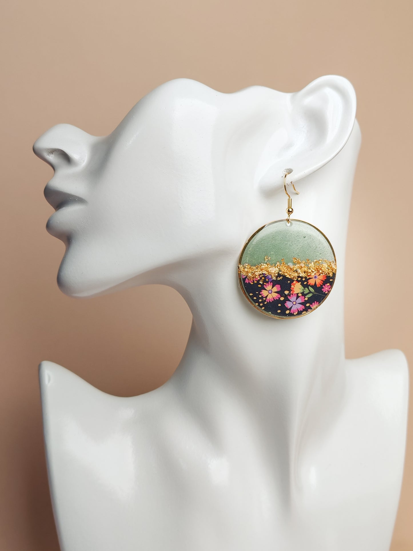 Boucles d’oreilles pendantes – Jardin nocturne et éclats dorés