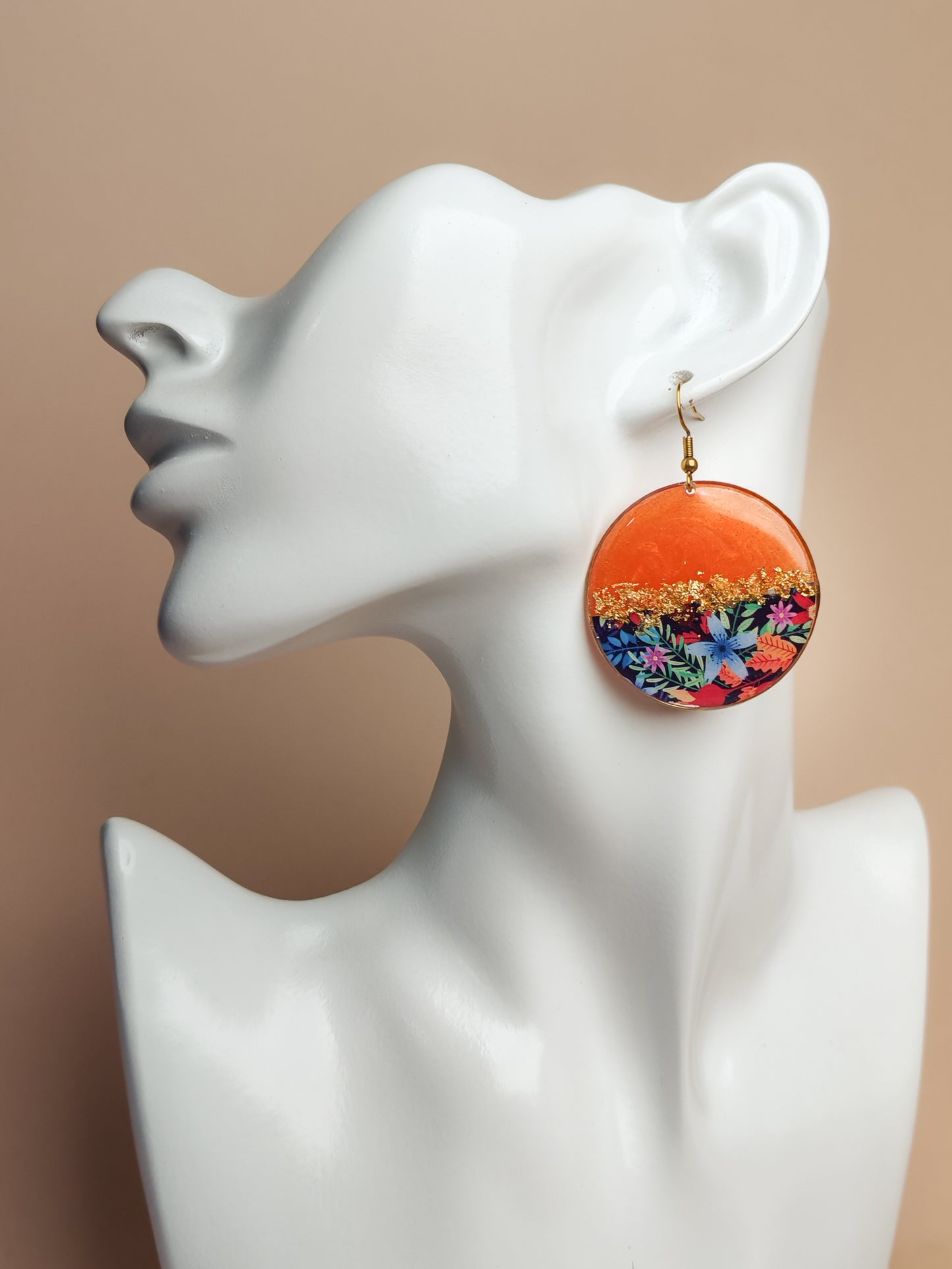Boucles d’oreilles pendantes – Orangé lumineux et floraison sauvage