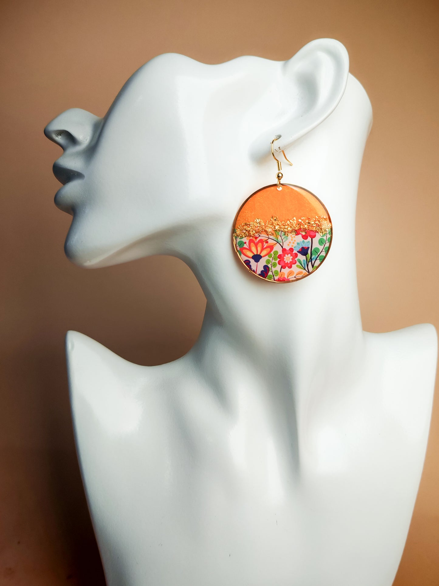 Boucles d’oreilles pendantes – Doré lumineux et floraison joyeuse