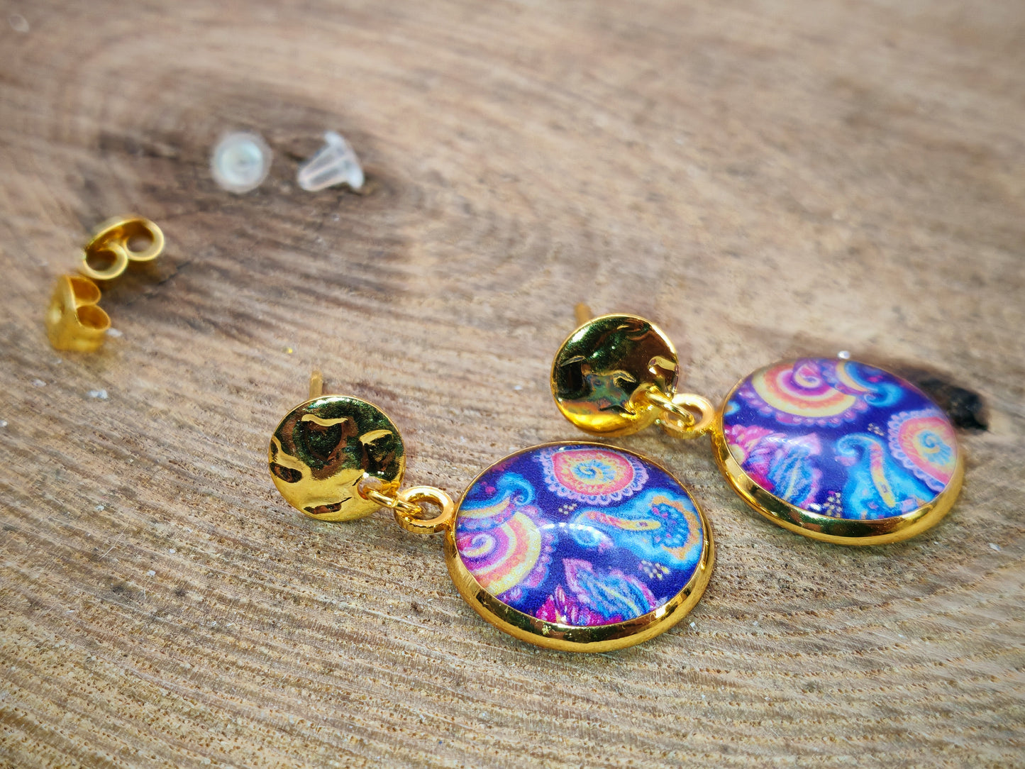 Boucles d’oreilles – Arabesques lumineuses sur nuit étoilée