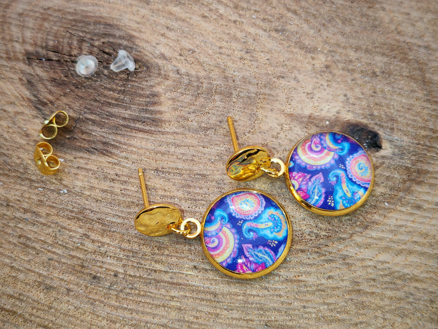 Boucles d’oreilles – Arabesques lumineuses sur nuit étoilée