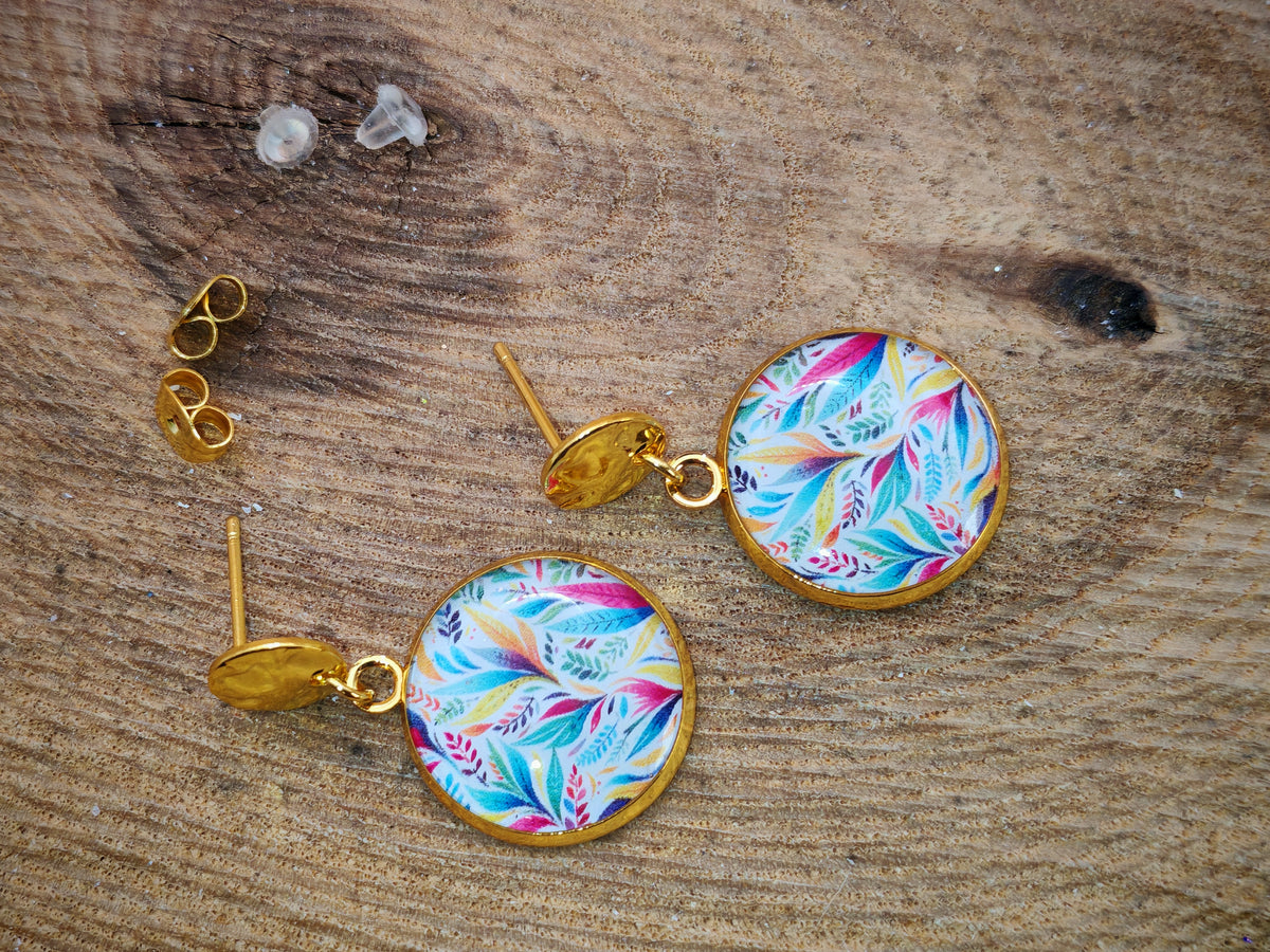 Boucles d’oreilles – Feuilles pastel sur lumière dorée