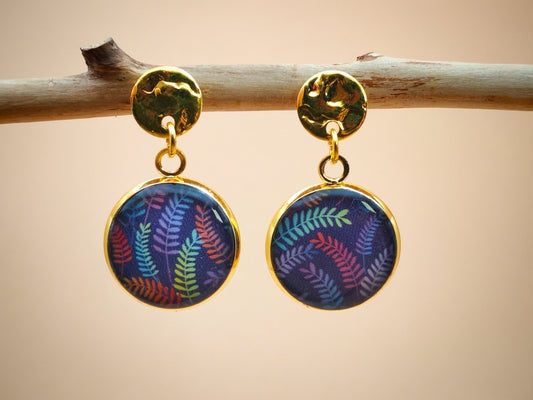 Boucles d’oreilles – Fougères colorées sur nuit violette