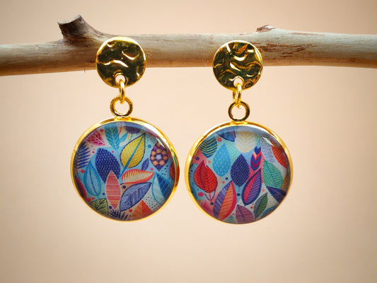 Boucles d’oreilles – Feuilles graphiques aux teintes pastel