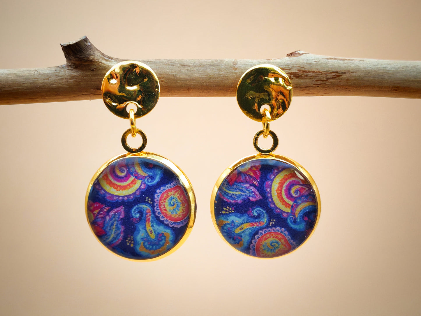 Boucles d’oreilles – Arabesques lumineuses sur nuit étoilée