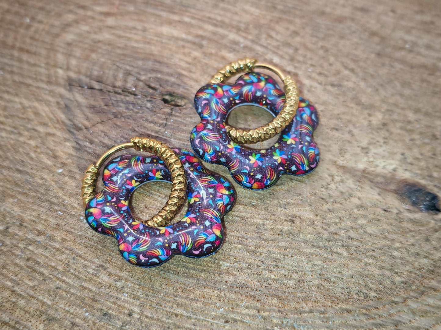 Boucles d’oreilles / Pampilles – Fleur nuit aux éclats multicolores
