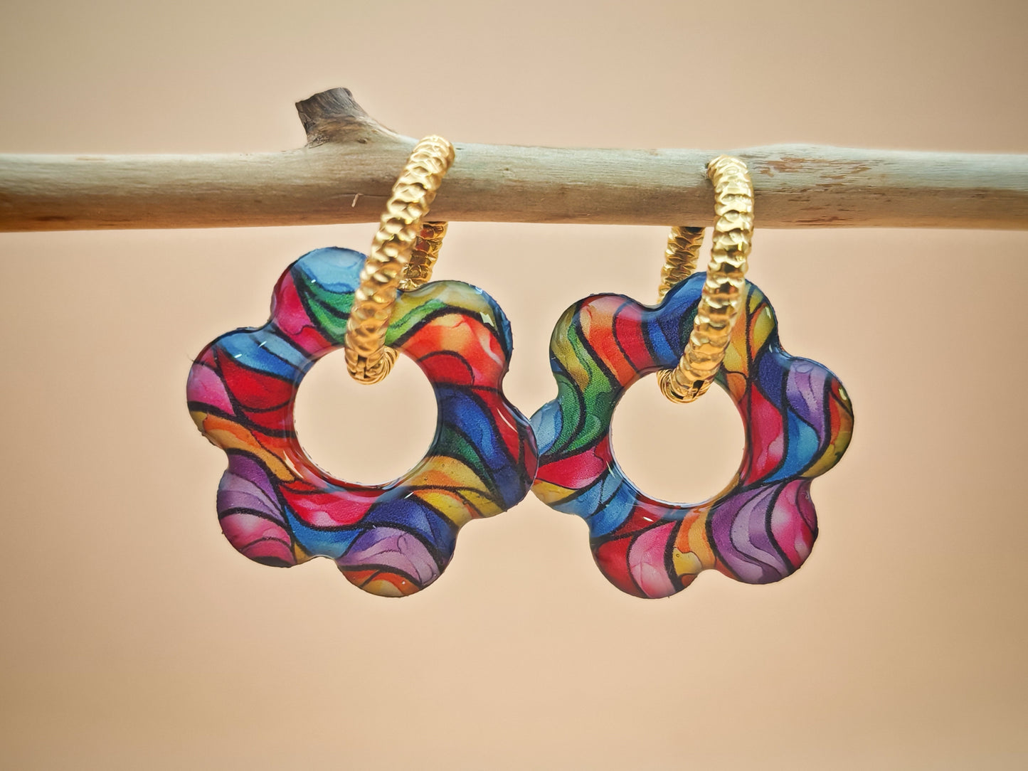 Boucles d’oreilles / Pampilles – Fleur aux vagues arc-en-ciel