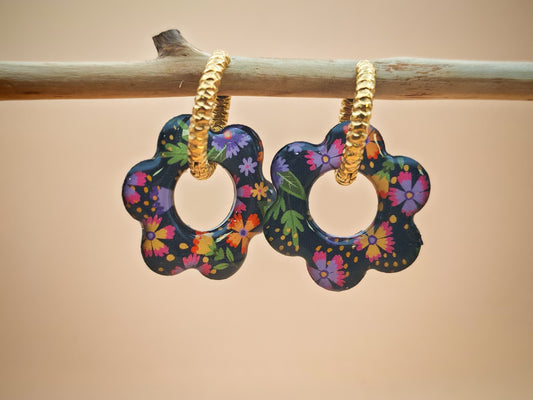 Boucles d’oreilles / Pampilles – Fleur nocturne aux éclats colorés