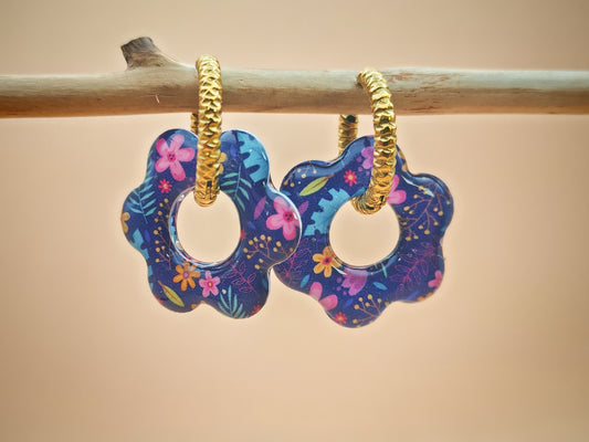 Boucles d’oreilles / Pampilles – Fleur nuit violette aux éclats floraux