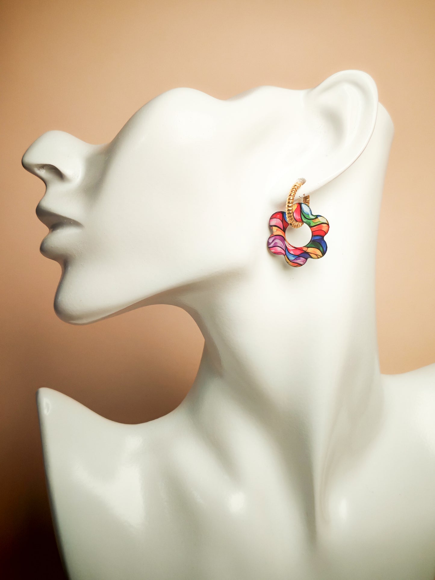 Boucles d’oreilles / Pampilles – Fleur aux vagues arc-en-ciel