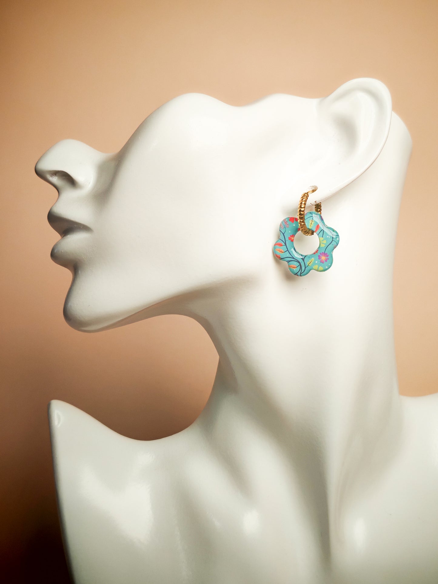 Boucles d’oreilles / Pampilles – Fleur turquoise au jardin poétique