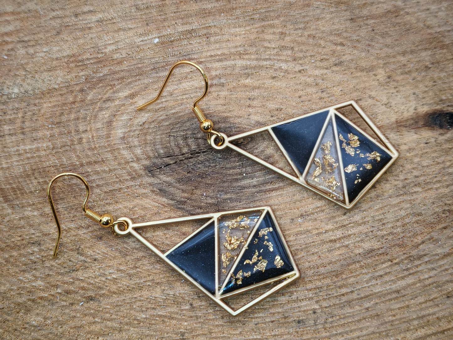 Boucles d’oreilles – Géométrie noire & éclats dorés