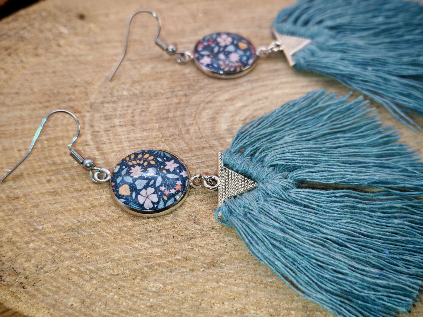 Boucles d’oreilles – Liberté nouée aux fleurs sauvages