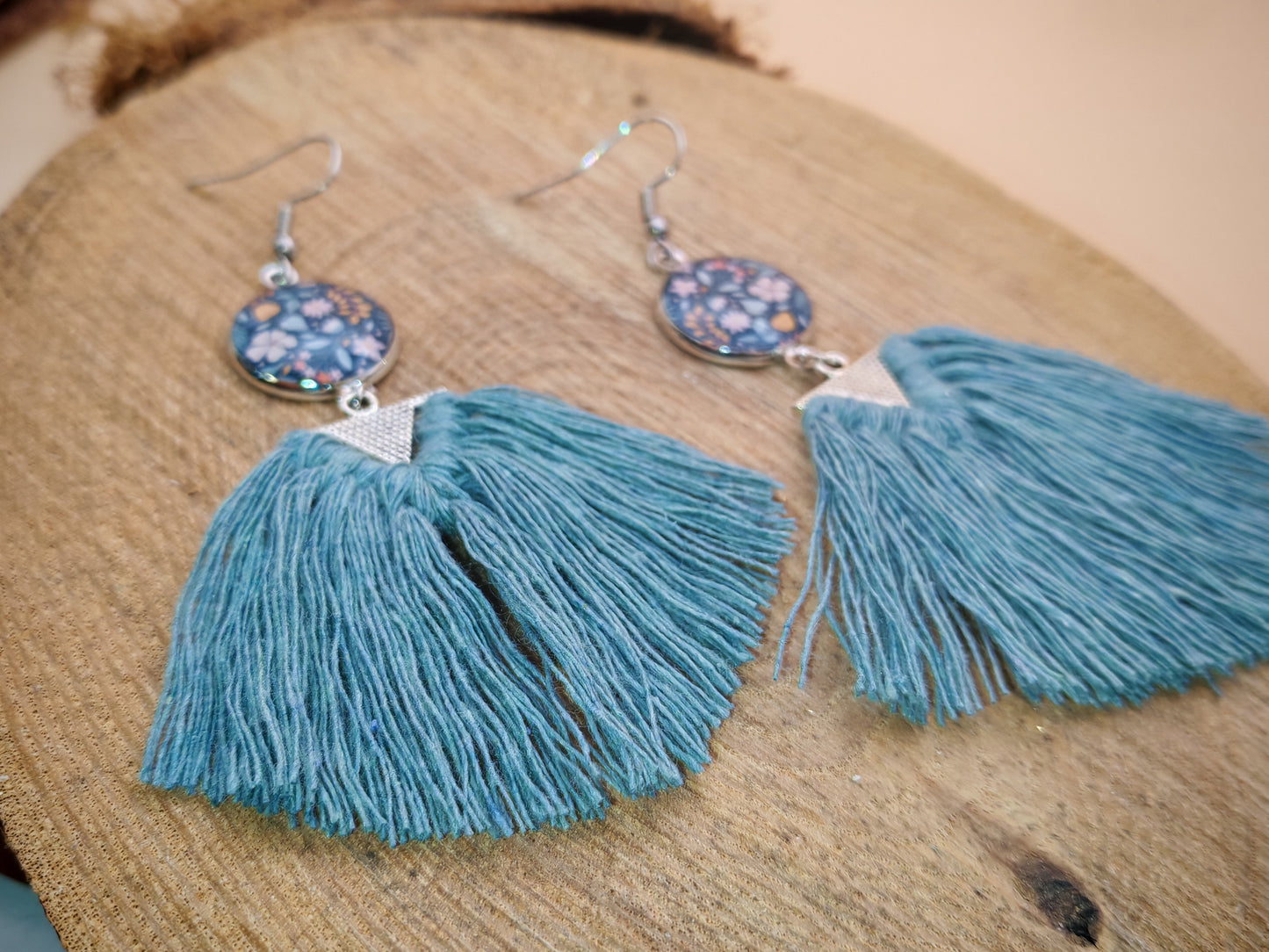 Boucles d’oreilles – Liberté nouée aux fleurs sauvages