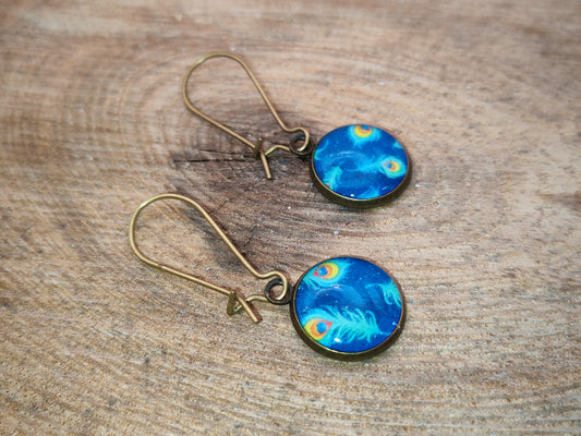 Boucles d’oreilles dormeuses – Plumes de paon