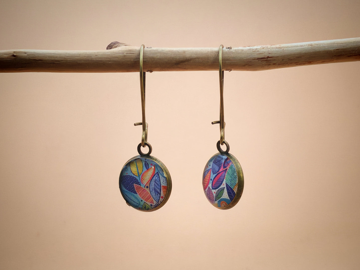 Boucles d’oreilles dormeuses – Feuilles pastel