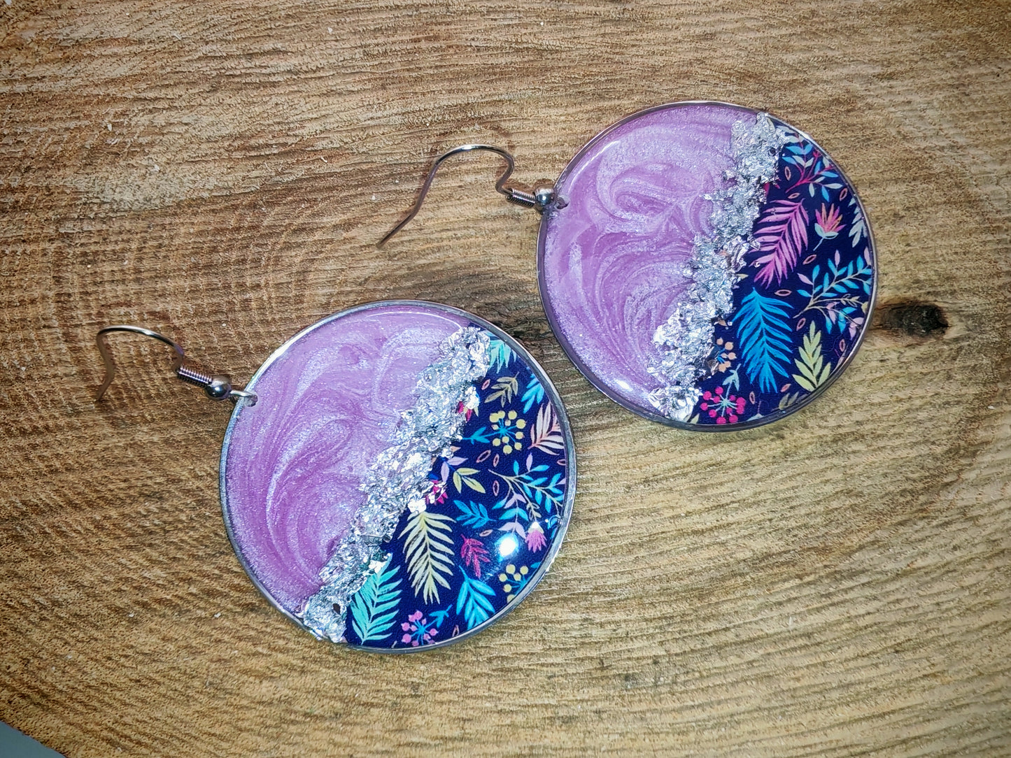 Boucles d’oreilles pendantes – Éclats lavande et jardin nocturne