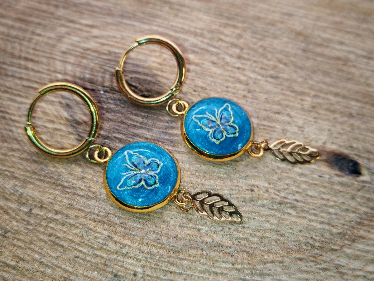 Boucles d’oreilles – Papillon et feuille en lumière