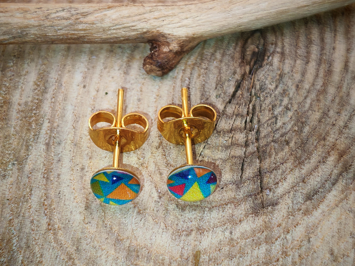 Clous d'oreilles – Éclats géométriques colorés