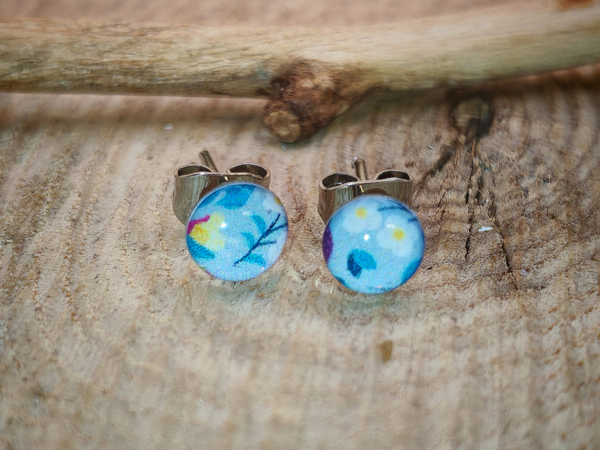 Clous d'oreilles – Éclats floraux sur ciel pastel