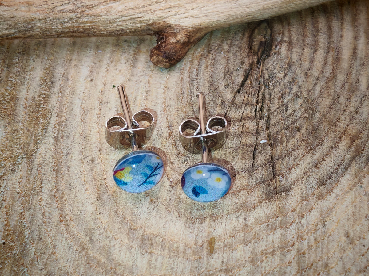 Clous d'oreilles – Éclats floraux sur ciel pastel