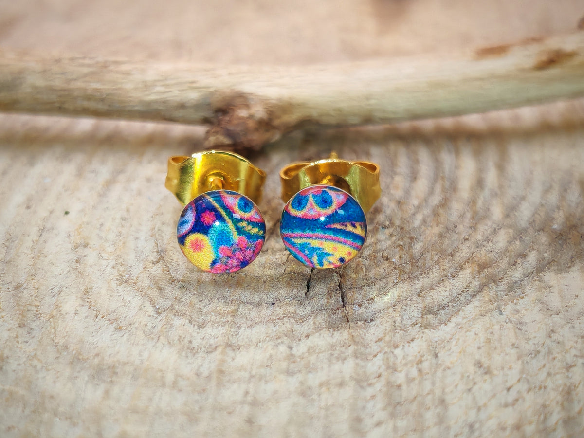 Clous d’oreilles – Éclats paisley colorés