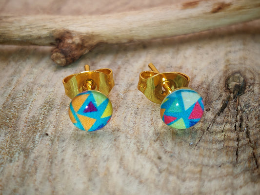 Clous d’oreille – Éclats géométriques colorés