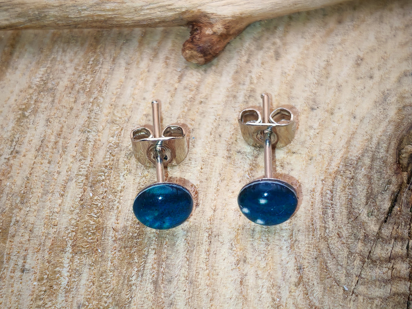 Clous d’oreilles – Bleu profond scintillant