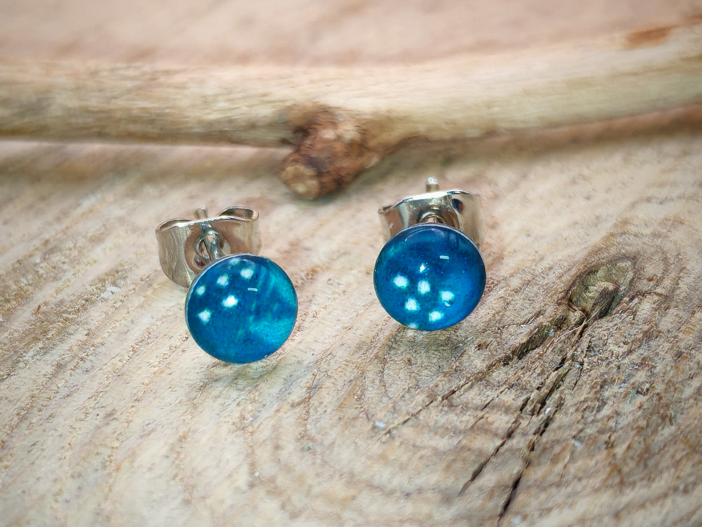 Clous d’oreilles – Bleu profond scintillant
