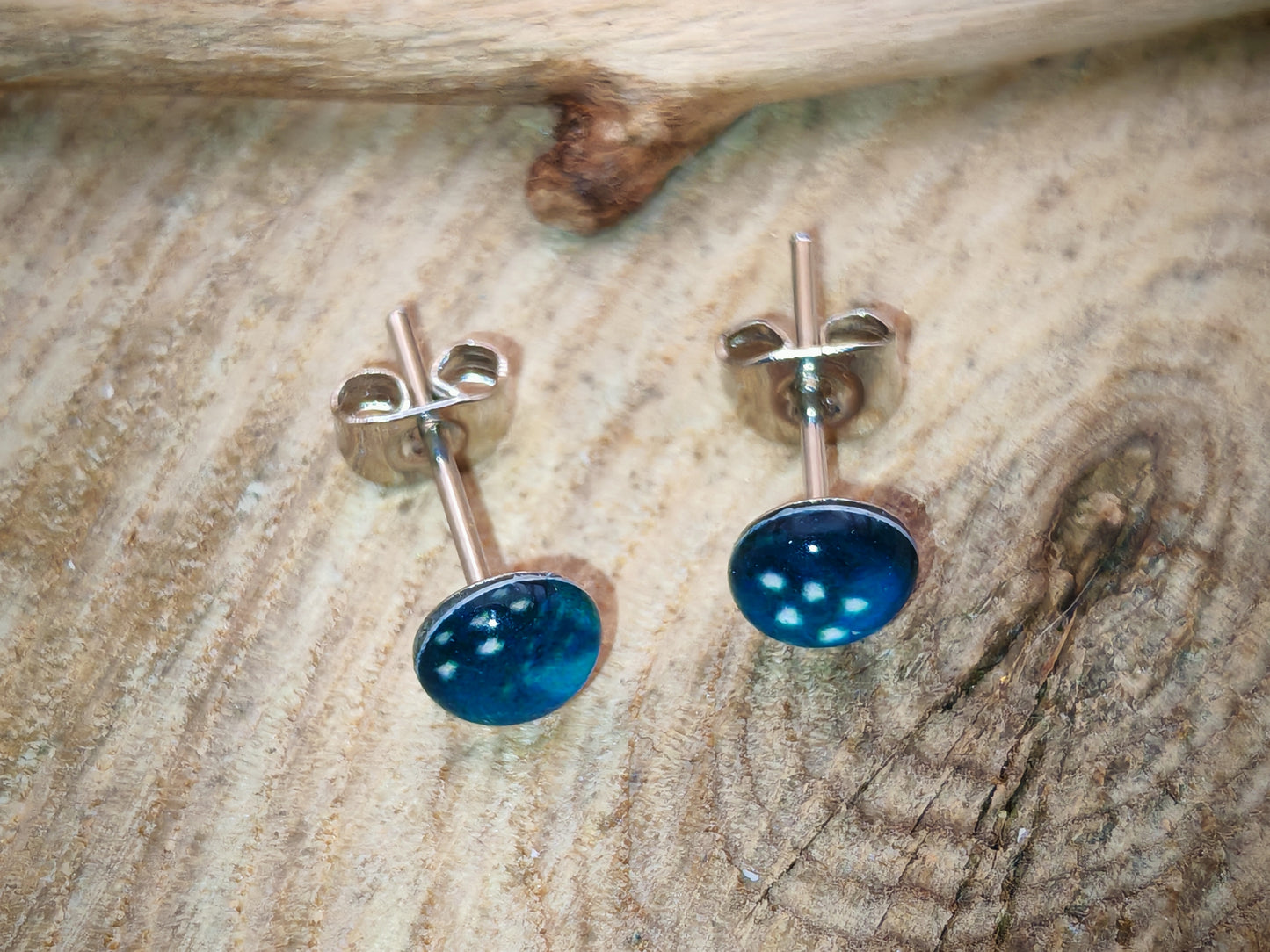 Clous d’oreilles – Bleu profond scintillant