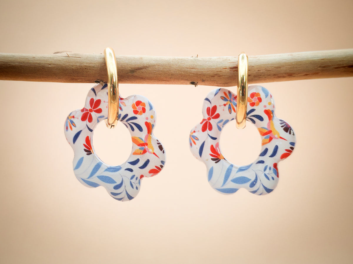 Boucles d’oreilles / Pampilles – Fleur colorée éclatante