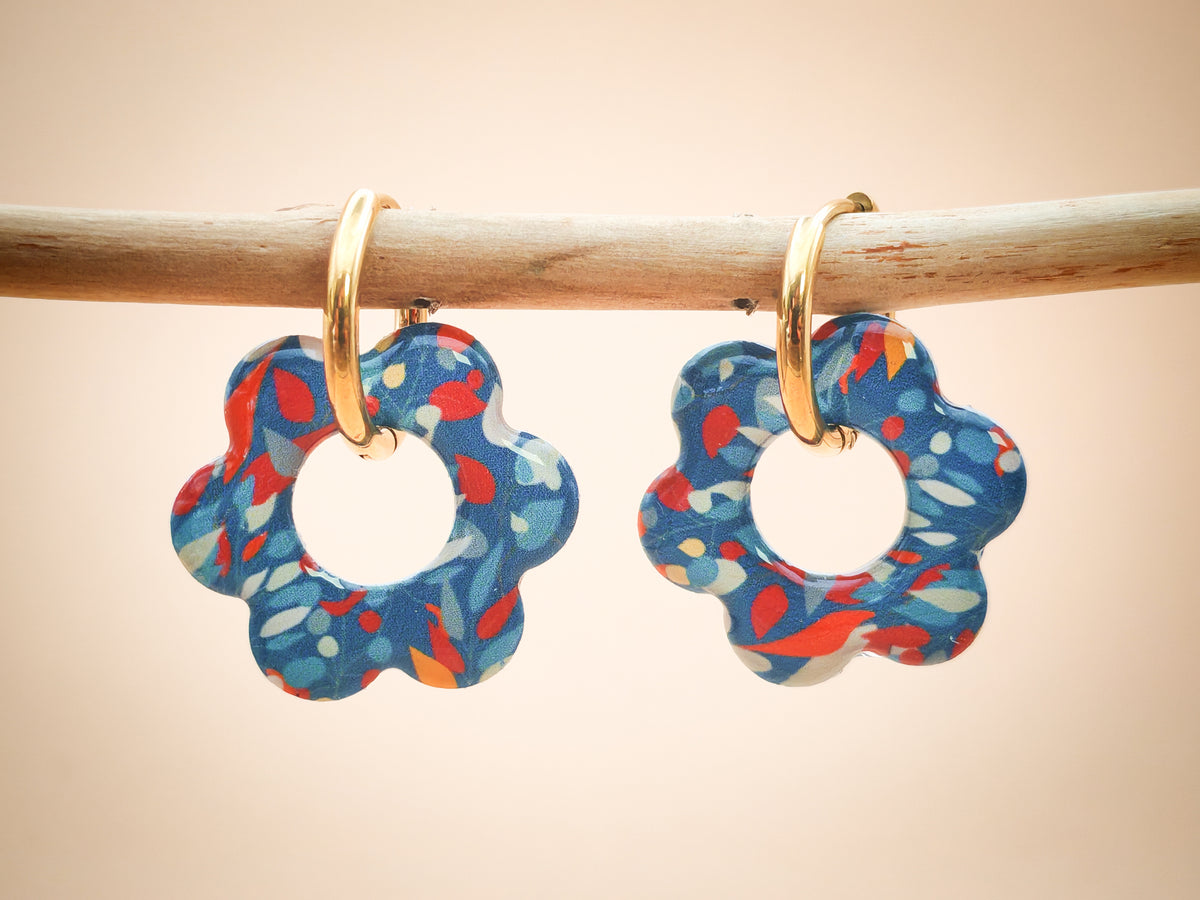Boucles d’oreilles / Pampilles – Fleur marine aux éclats bordeaux
