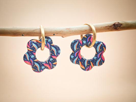 Boucles d’oreilles / Pampilles – Fleur nuit aux reflets irisés