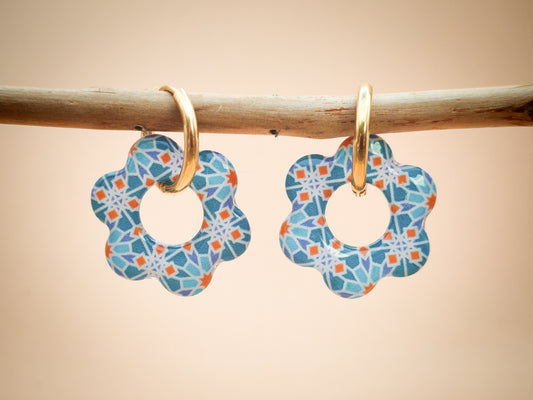 Boucles d’oreilles / Pampilles – Fleur mosaïque turquoise aux éclats solaires