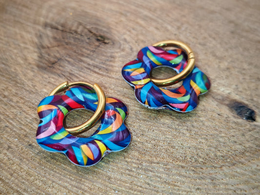 Boucles d’oreilles / Pampilles – Fleur arc-en-ciel aux reflets vibrants