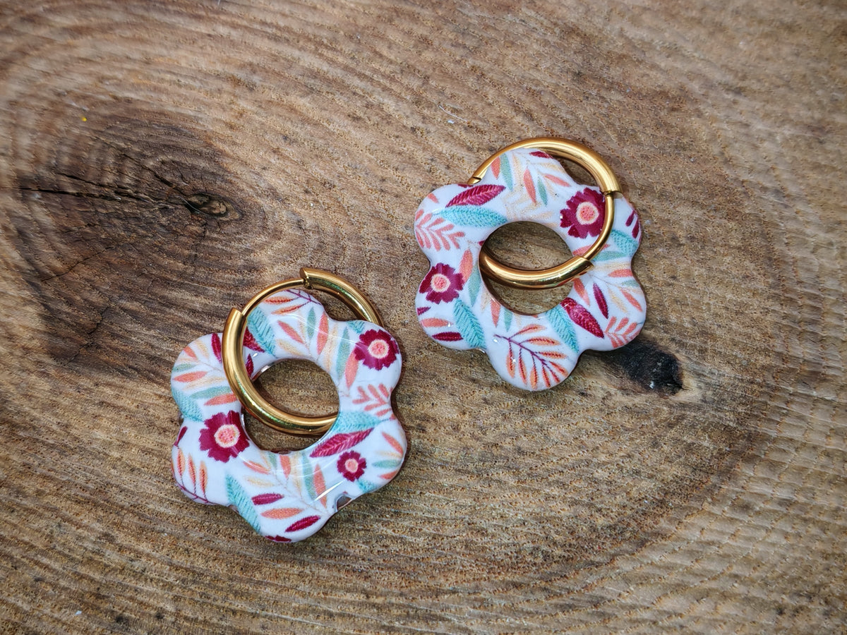 Boucles d’oreilles / Pampilles – Fleur pastel printanière